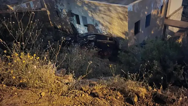 Yoldan Çıkan Araç Binaya Çarpıp Durabildi