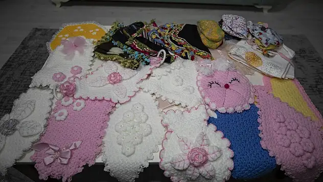 Yolu onkoloji servisinden geçen anneler, kanserli çocuklar ve ailelerine destek veriyor