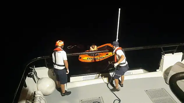 Yunanistan'a Geçmeye Çalışan Göçmenleri Geri İttiler