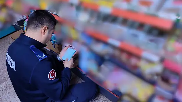 Zabıtadan sert denetim yüzlerce ürün imha edildi