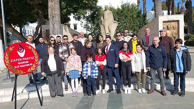 Zafer Partisi Meydanda Andımız'ı Okudu