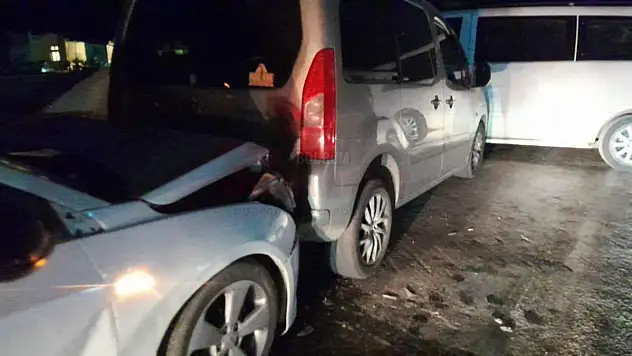 Zincirleme Kazada 1 Kişi Yaralandı