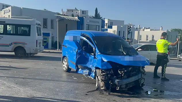 Zincirleme Kazada Araçta Sıkışan 1 Kişi Yaralandı