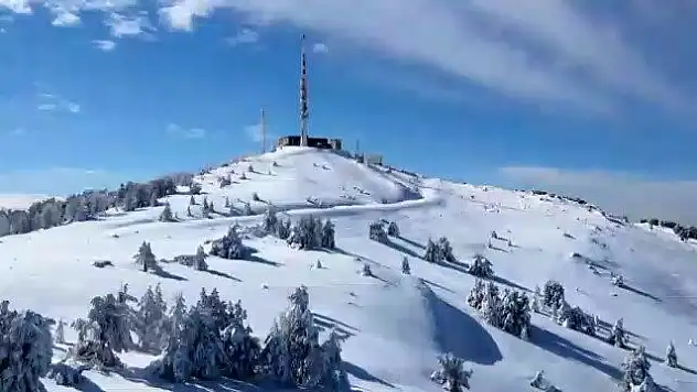 Zirveden ovaya beyaz örtü