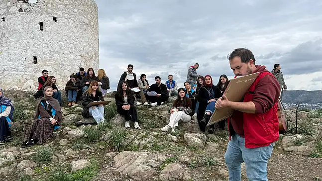 Gençler Bodrum'da sanatla dolu gün geçirdi