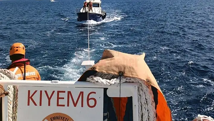 Bodrum Yahşi açıklarında arızalanan tekneyi KIYEM ekipleri kurtardı