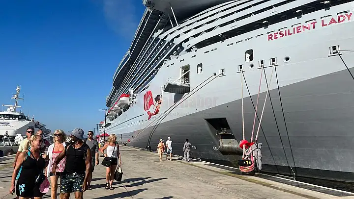 Dev Yolcu Gemisi 2 Bin 300 Yolcuyla Bodrum'a Geldi