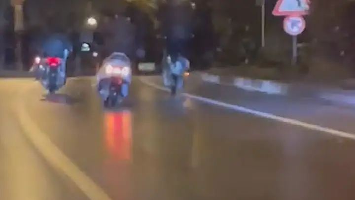 Gençler Hem Kendilerini Hem Diğer Sürücüleri Tehlikeye Atıyor