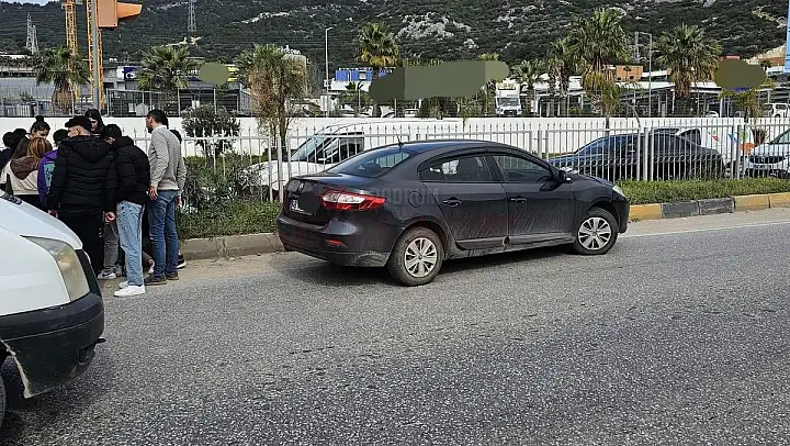 Ortakent Kavşağı'nda Kaza: İki Yaralı