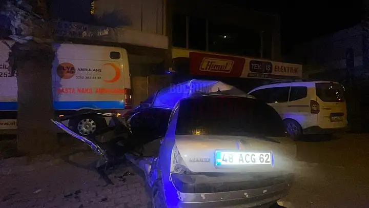 Otomobil Ambulansa Çarptı 1 Ağır Yaralı