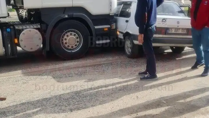 Otomobil ile Tırın Çarpıştığı Kaza Maddi Hasarla Atlatıldı