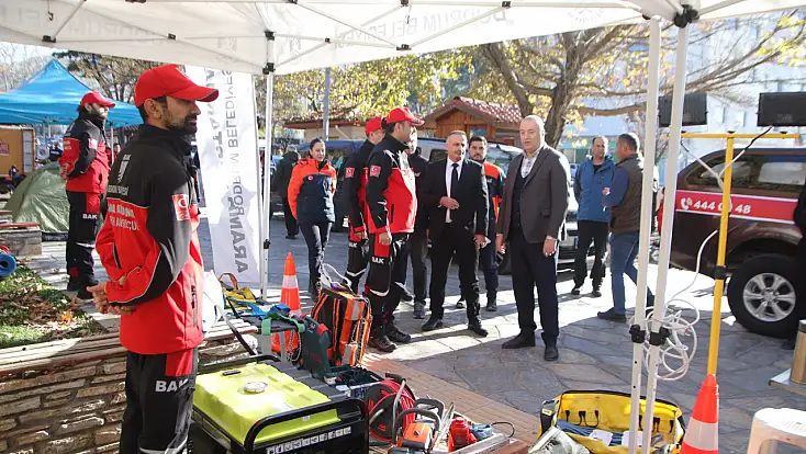 Afet bilinci meydanlara taşındı