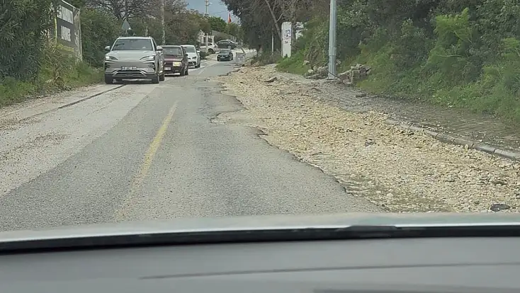 Bitez’te yol çilesi bitmiyor sürücüler isyanda