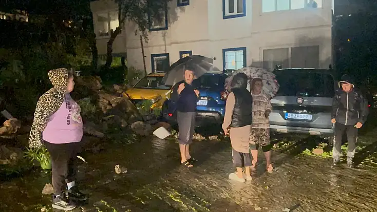 Bodrum sağanak yağışa teslim oldu: Yollar göle döndü, evleri su bastı