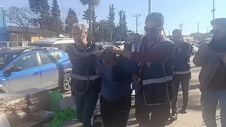 Boşanma aşamasındaki eşini öldüren katil zanlısı ve yardım eden akrabası adliyeye sevk edildi