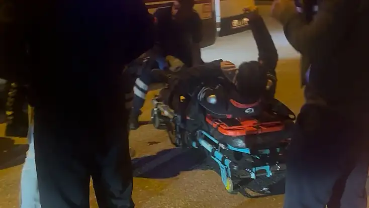 Gazderesinde motorsiklet kazası kurye yaralandı