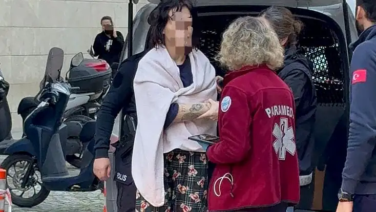 Konacık'ta sokakta koşan kadın araç ve kapıları zorladı