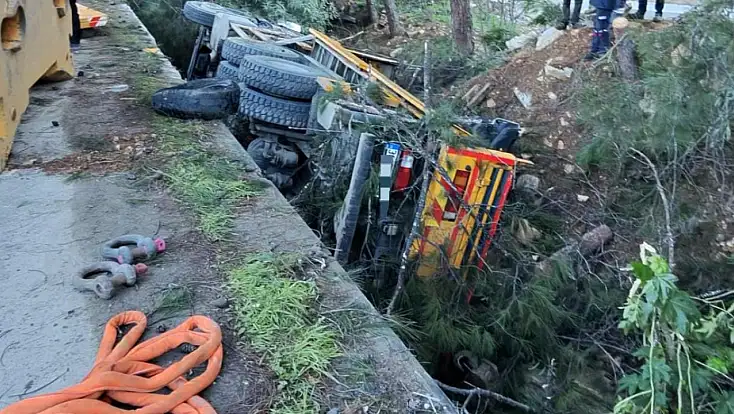 Vinç şarampole devrildi 1 yaralı