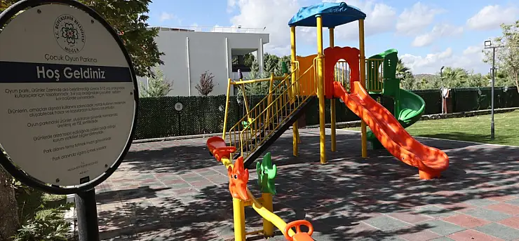 Büyükşehir, 13 ilçede oyun alanı ve peyzaj donatısını güçlendiriyor