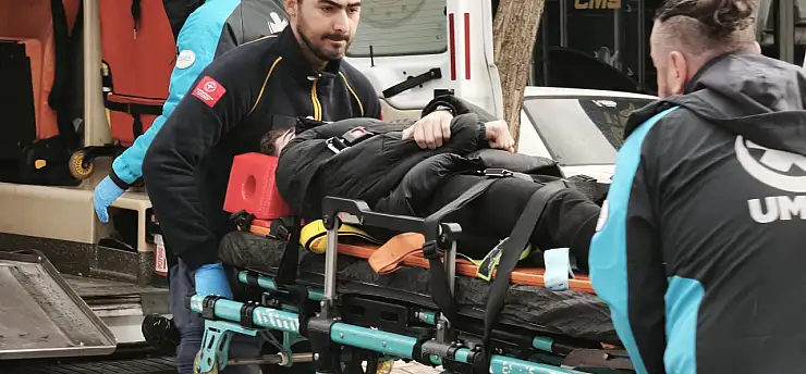 kamyonet Scooter'a çarptı 1 yaralı