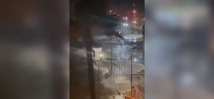 Lodos etkisini artırdı deniz taştı