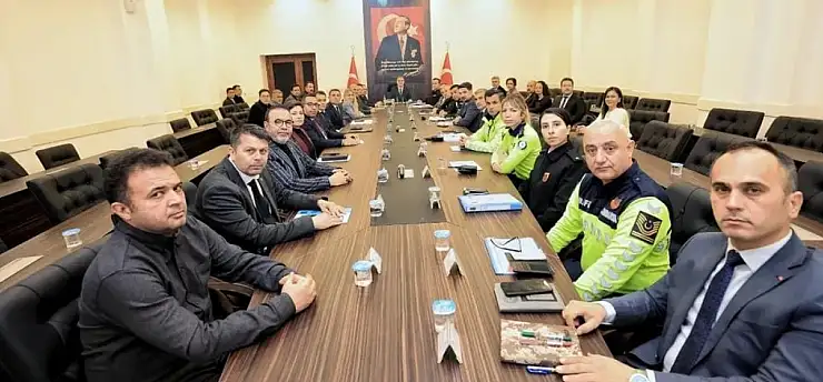 Muğla Valisi Dr. İdris Akbıyık Başkanlığında okul güvenliği toplantısı yapıldı