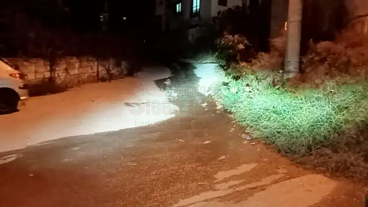 1 Aydır Tonlarca Su Boşuna Akıp Gidiyor