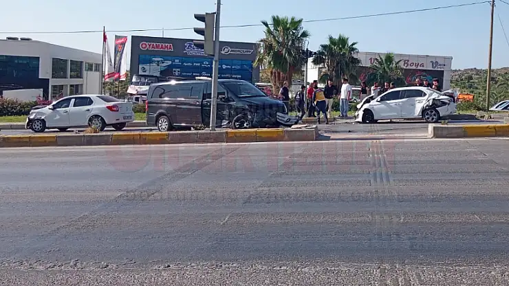 14 Yaşında Kaza Yaptı, 3 Polis Yaralandı
