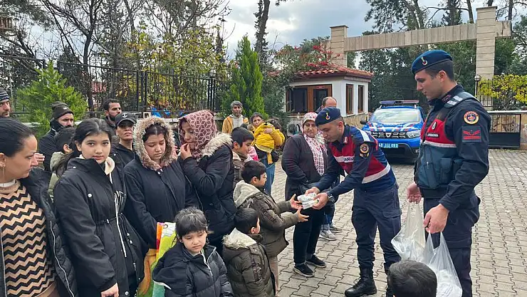 144 Yasadışı Göçmen Araç Kontrollerinde Yakalandı