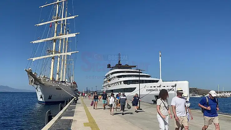 2 Farklı Gemi ile 256 Turist Bodrum'da