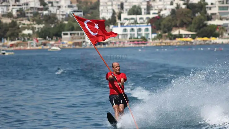 30 Ağustos Kutlamalarında Su Kayağı İle Etkinlik