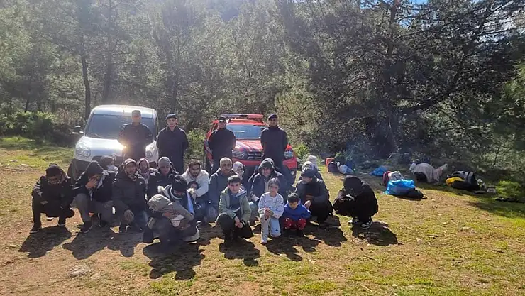 8'i Çocuk 24 Düzensiz Göçmen Yakalandı