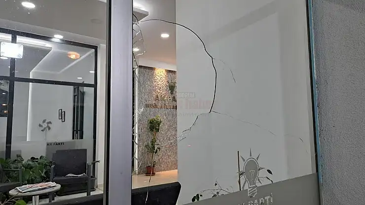 AK Parti Muğla İl Binasına Taşla Saldıran Kişi Yakalandı