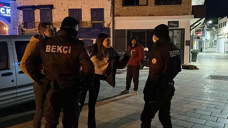 Alkollü Gençler Hakkında Polisler ve Basın Mensupları Şikayetçi Oldu