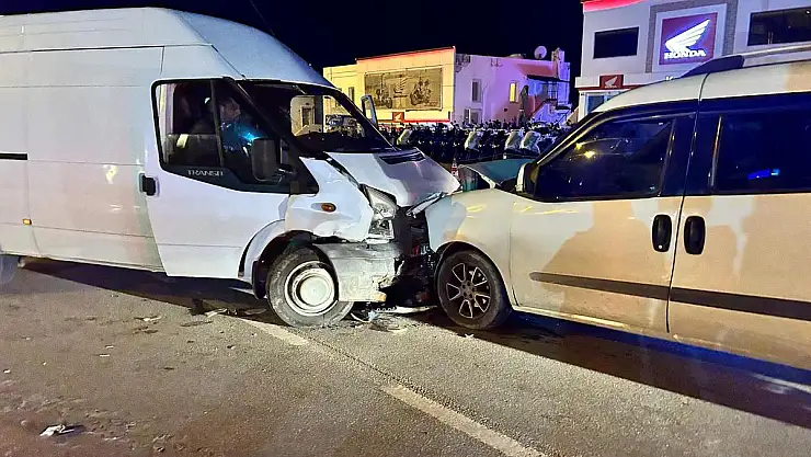 Alkollü Sürücüler Kaza Yaptı, 3 Yaralı