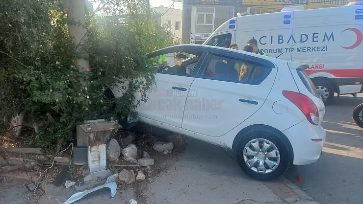 Ani Dönüş Yapan Sürücü Ağaca Çarparak Durabildi