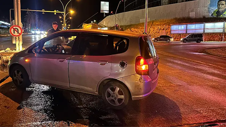 Ani Fren Kazaya Neden Oldu: Orta Refüje Çarpan Sürücü Hastaneye Kaldırıldı