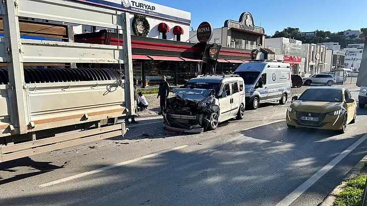 Ani Fren Yapınca Kazaya Sebep Oldu, 2 Yaralı