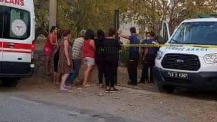 Annesini 15 Yerinden Bıçak Darbesi İle Öldürdü