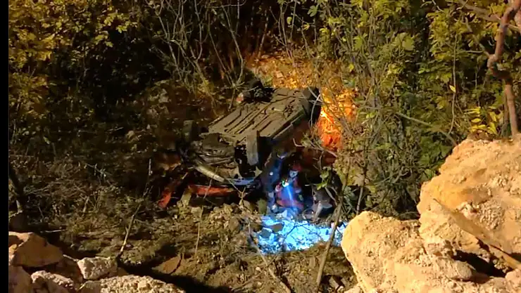 Araç dereye uçtu: 1 yaralı