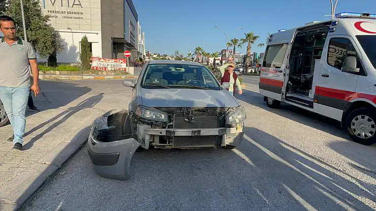 Araç motosiklete çarptı: 2 yaralı