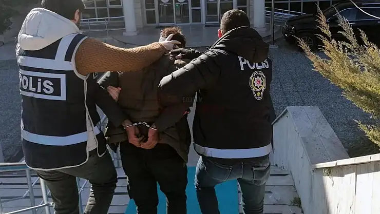 Aranan Şahıs Başkasına Ait Kimlikle Yakalandı