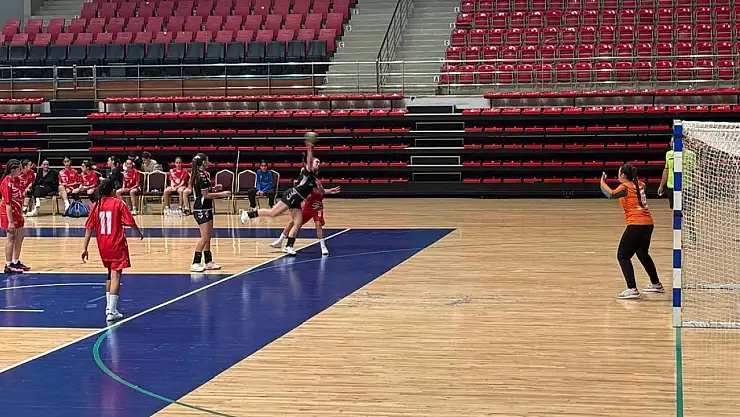 Armada Praxis Yalıkavakspor Altyapı Takımı Mevlana Turnuvası'na galibiyetle başladı