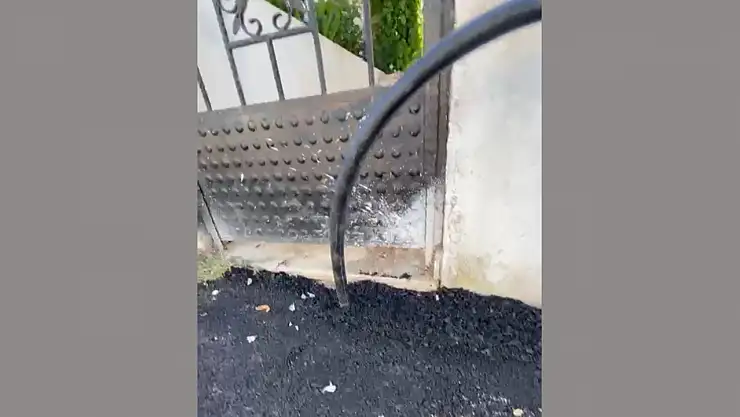 Asfaltın Altı Patlak, Üstü Skandal!