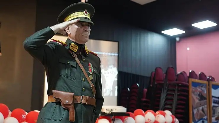 Atatürk'e Benzeyen Şahsın Cumhuriyet Balosuna Katılmasına Tepki