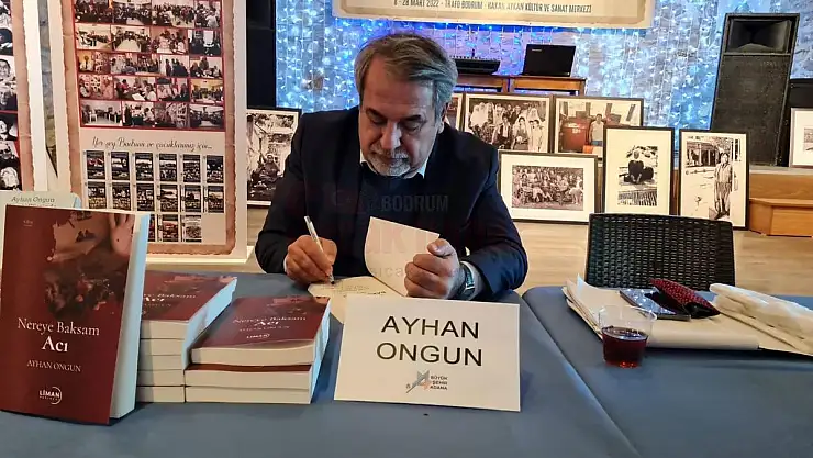 Ayhan Ongun Yeni Kitabını Okurları İçin İmzalıyor