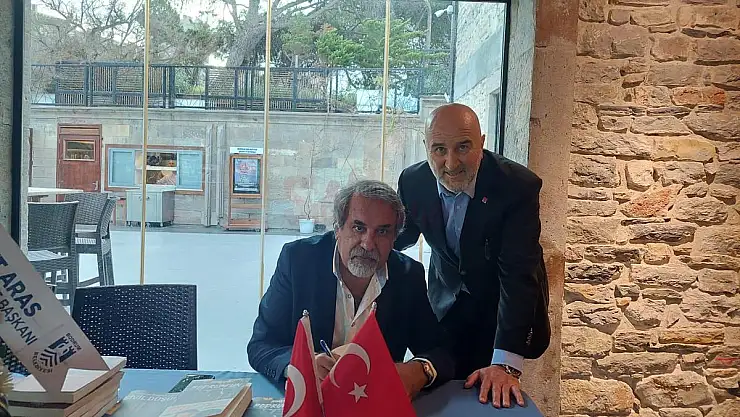 Ayhan Ongun'dan İki Yeni Kitap
