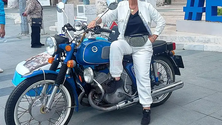 Bahar Öztan, Kemal Sunal'la Oynadığı Filmdeki Motosiklete 41 yıl Sonra Tekrar Bindi