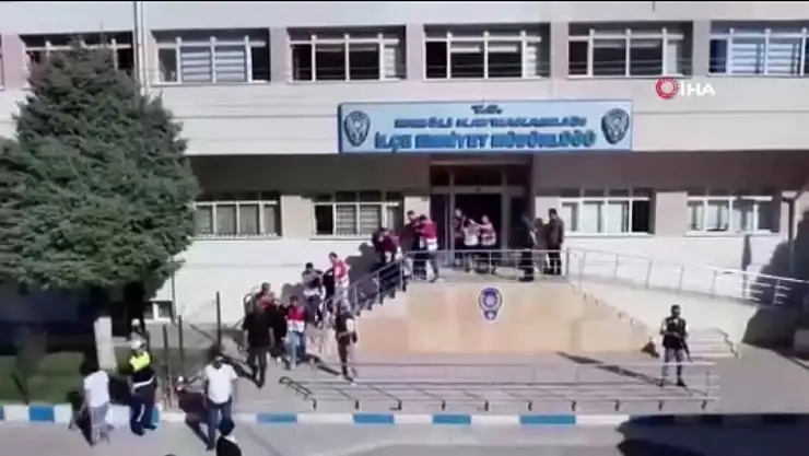 Bakan Yerlikaya: '971 vatandaşımızı dolandıran nitelikli dolandırıcılık şebekelerine yönelik düzenlenen operasyonlarımızda 206 tutuklama'
