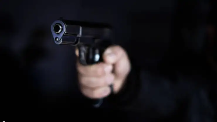 Barlar Sokağında Silahlı Kavga: 3 Yaralı